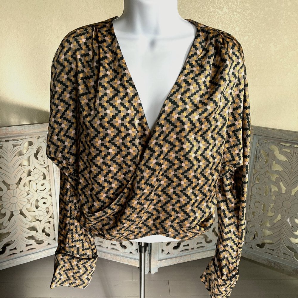 Pull-Over Wrap Top Side Zipper Entry